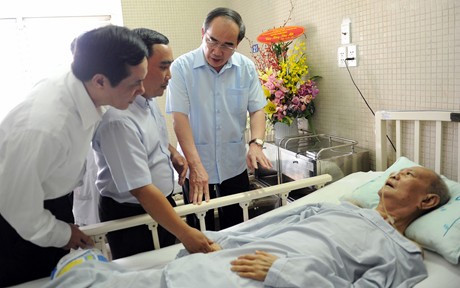 VFF leaders visits Priest Nguyễn Công Danh